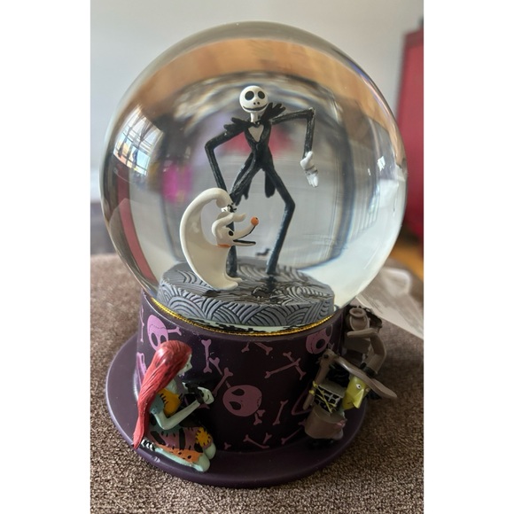 Disney The Nightmare Before Christmas Exclusive Water Globe - Picture 4 of 7